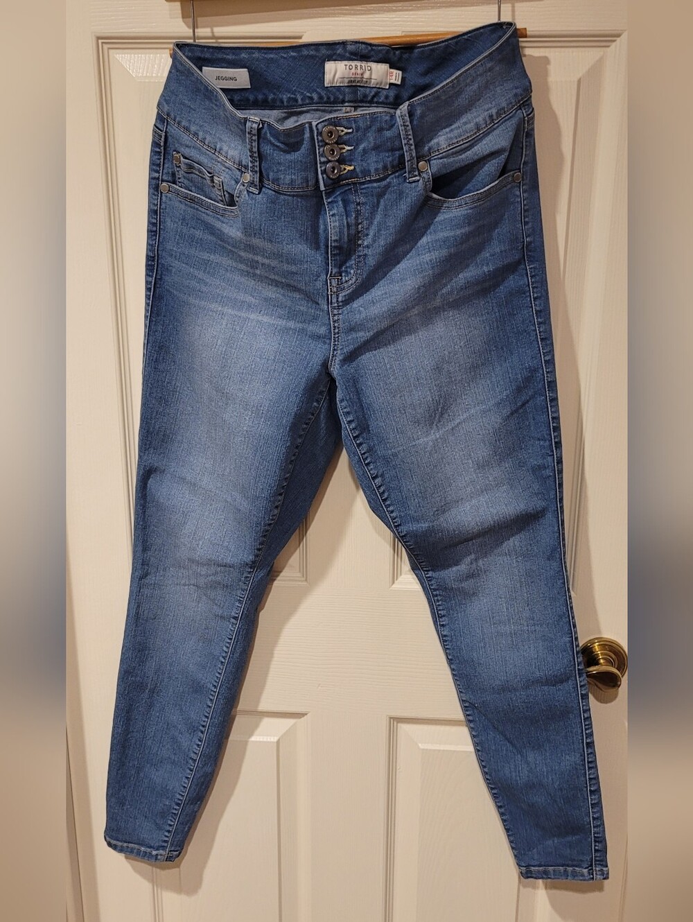 torrid Size 14 Indigo Stretch Skinny Jeans with Triple Button - Picture 5 of 8